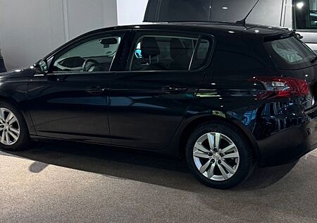 Peugeot 308 Active 1.2 eTHP Schwarz Restgarantie