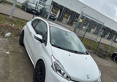 Peugeot 208 PureTech 1.2 82PS Perlweiß Mat top gepflegt