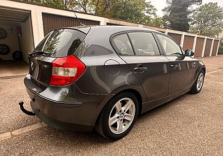 BMW 118i | 2. Hand | 8-fach bereift | TÜV 04.2027