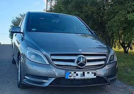 Mercedes-Benz B 180 -