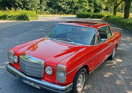 Mercedes-Benz 250 CE W114 strichacht