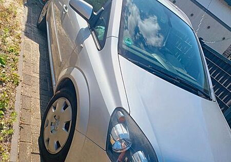 Opel Zafira 1.8 -