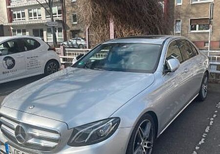Mercedes-Benz E 220 d AVANTGARDE Autom. AVANTGARDE. Business P