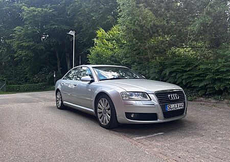Audi A8 3.7 tiptronic quattro -