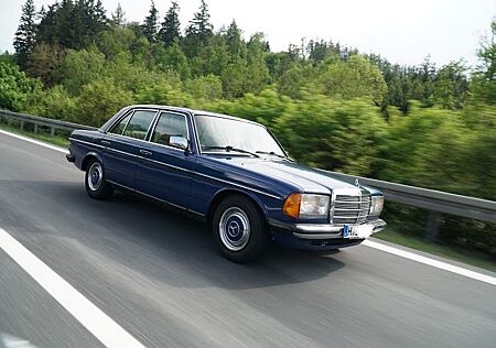 Mercedes-Benz 300 W123 - 300d - 5. Gang - Limousine