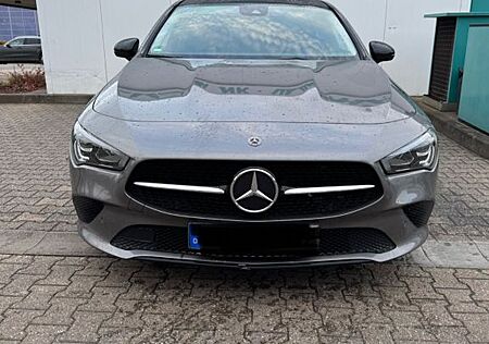 Mercedes-Benz CLA 180 Shooting Brake -