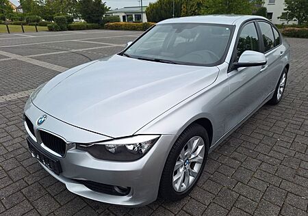 BMW 320 Baureihe 3 Lim. d*Navi*SHZ*PDC*2.Hand
