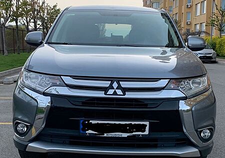 Mitsubishi Outlander 2.0 Benziner Plus ClearTec 4WD CVT...