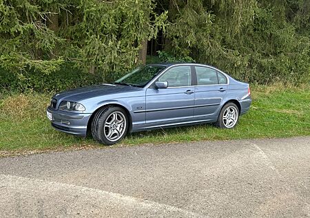 BMW 320i -