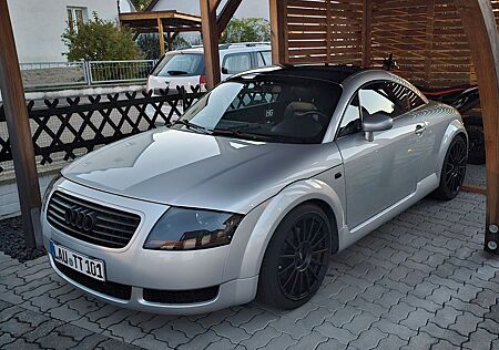 Audi TT Coupe 1.8T quattro 165 kW -8 fach bereift