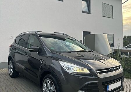 Ford Kuga 2,0 TDCi 4x4 Titanium *AHK* TÜV 07/27*
