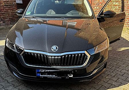 Skoda Octavia 2.0 TDI SCR 110kW DSG FIRST EDIT. CO...