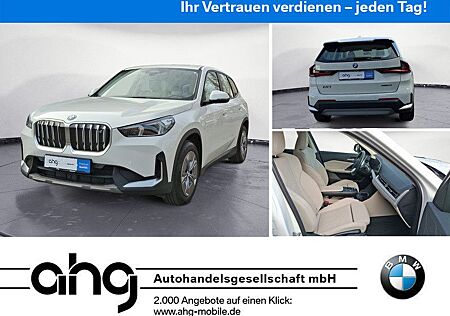 BMW iX1 xDrive30 Adaptives Fahrwerk Komfortzugang