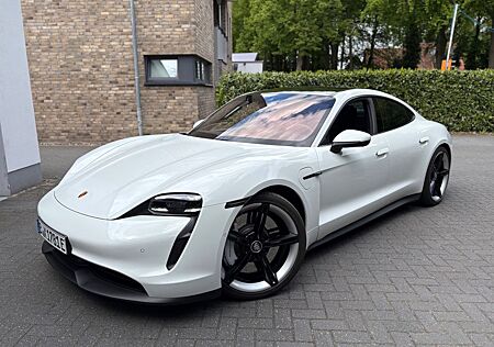 Porsche Taycan - Mission E mit Performance Plus Batterie