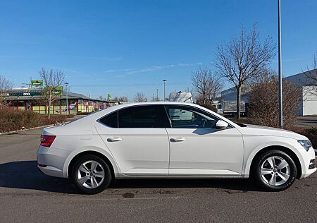 Skoda Superb Lim. Ambition 2,0TDI DSG LED Navi AHK