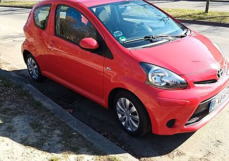 Toyota Aygo (X) Aygo / TÜV auf Wunsch neu