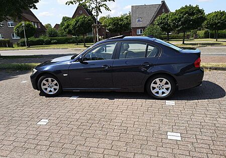 BMW 320i -