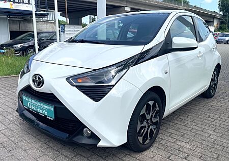 Toyota Aygo (X) Aygo -play Team D/Kamera/Tempomat/Klima