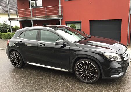 Mercedes-Benz GLA 250 4MATIC DCT - AMG Style