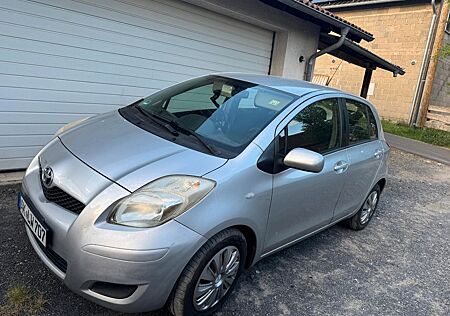 Toyota Yaris 1,0-l-VVT-i - | TÜV noch lange | Anfänger