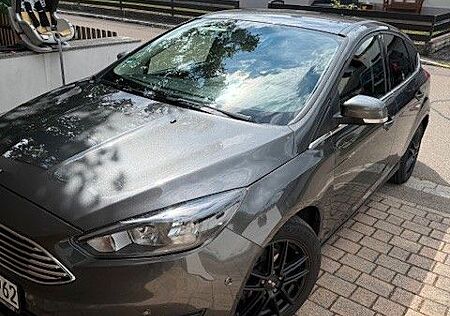 Ford Focus 1.5 TDCi 88kW PowerShift Titanium Titanium
