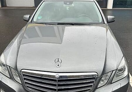 Mercedes-Benz E 200 CGI BlueEFFICIENCY -