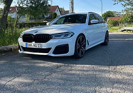 BMW 520d xDrive Touring A Harman Kardon 21 Zoll