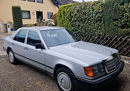 Mercedes-Benz 200 1. Hand & H Zullassung