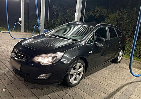 Opel Astra J Sports 1.7 CDTI NAVI/BI-XENON