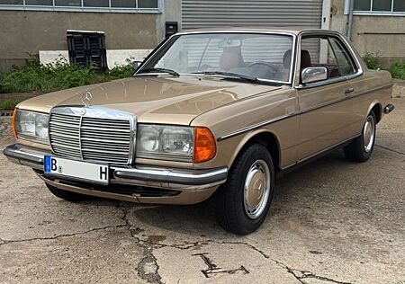 Mercedes-Benz 230 CE fährt zuverlässig mit Video
