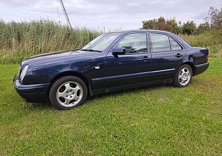 Mercedes-Benz E 200 CLASSIC Classic
