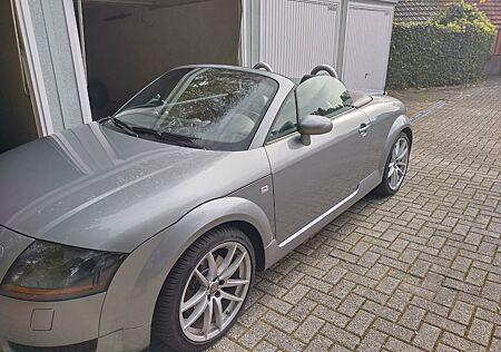 Audi TT Roadster 1.8T 120KW -