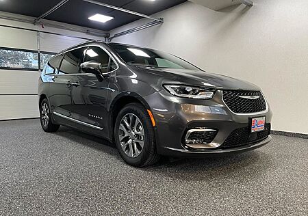 Chrysler Pacifica PINNACLE- HYBRID-360° CAM. ACC-1. Hand