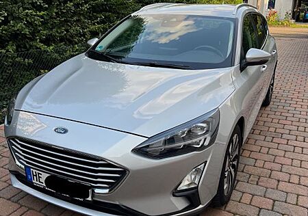 Ford Focus 1,0 EcoBoost Cool & Connect Turnier