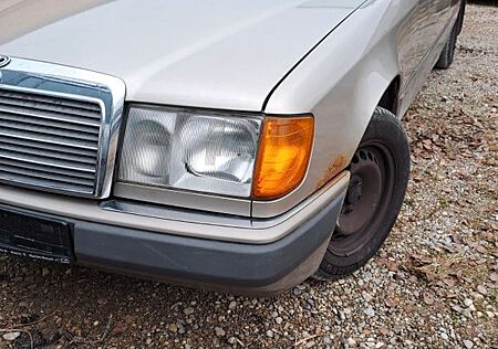 Mercedes-Benz E 230