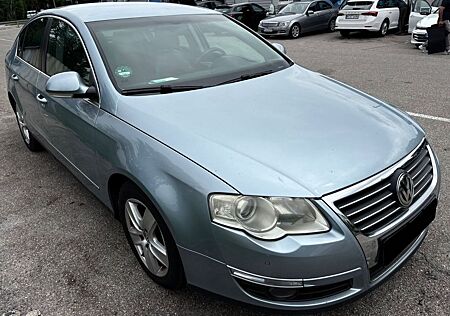VW Passat Volkswagen 2.0 FSI / Leder / PDC / Klimaautomatik