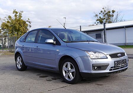 Ford Focus Lim. Ghia Automatik 1.Hand Scheckheft