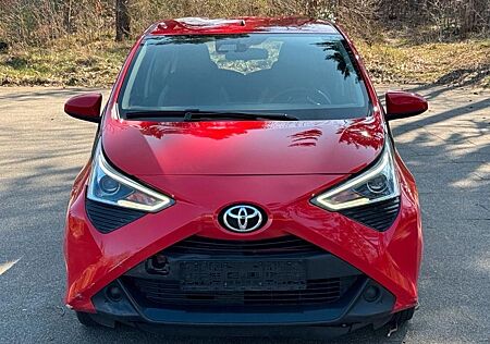 Toyota Aygo (X) Aygo (X) 1,0-l-VVT-i x-play x-play