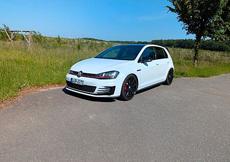 VW Golf Volkswagen 2.0 TSI GTI Performance 365 PS / 550 NM