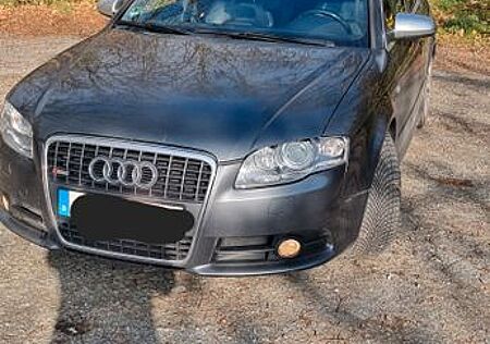 Audi A4 2.0 T FSI 162kW (220Ps) quattro S-Line