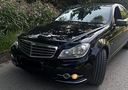 Mercedes-Benz 220