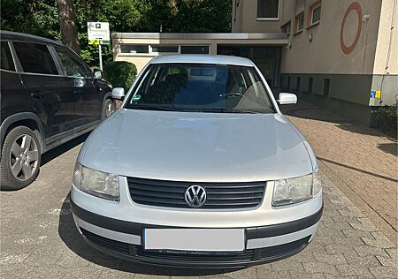 VW Passat Volkswagen 1.6 Benzin - Klimaautomatik 03/27 TÜV