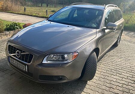 Volvo V70 , D5, Standheizung, Rentnerfahrzeug