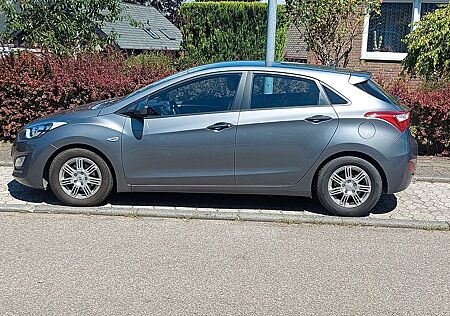 Hyundai i30 1.4 CRDi diesel nur 141500 gelaufen
