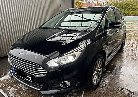 Ford S-Max 2,0 TDCi 132kW Titanium PowerShift Tit...