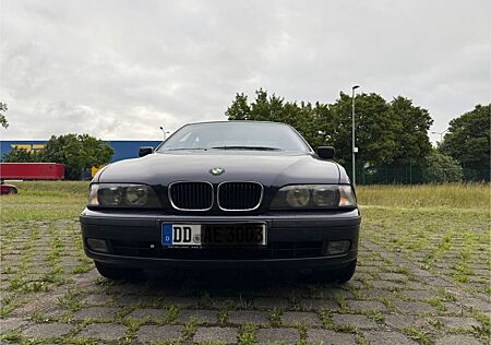 BMW 528i Auto