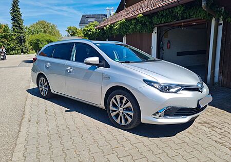 Toyota Auris Touring Sports HEV mit guter Ausstattung