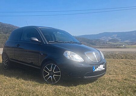 Lancia Ypsilon 1.4 16v Sport MomoDesign Sport MomoD...