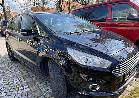 Ford S-Max 2,0 TDCi 110kW Titanium PowerShift Tit...