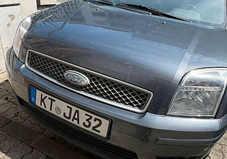 Ford Fusion 1.6 16V + +